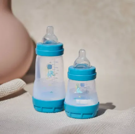 Biberon cu sistem anti-colic din plastic MAM Perfect Start Planet Love Boy, 260 ml Biberon cu sistem anti-colic din plastic MAM Perfect Start Planet Love Boy, 260 ml
