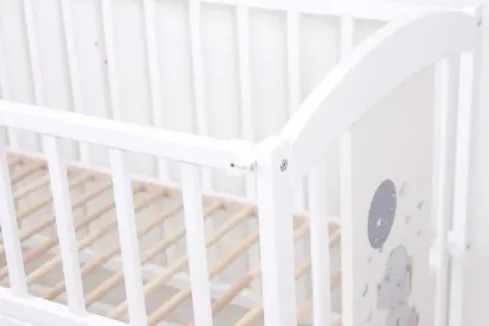 Pătuț Kuzya Elefant Alb pe balansoar Pătuț Kuzya Elefant Alb pe balansoar