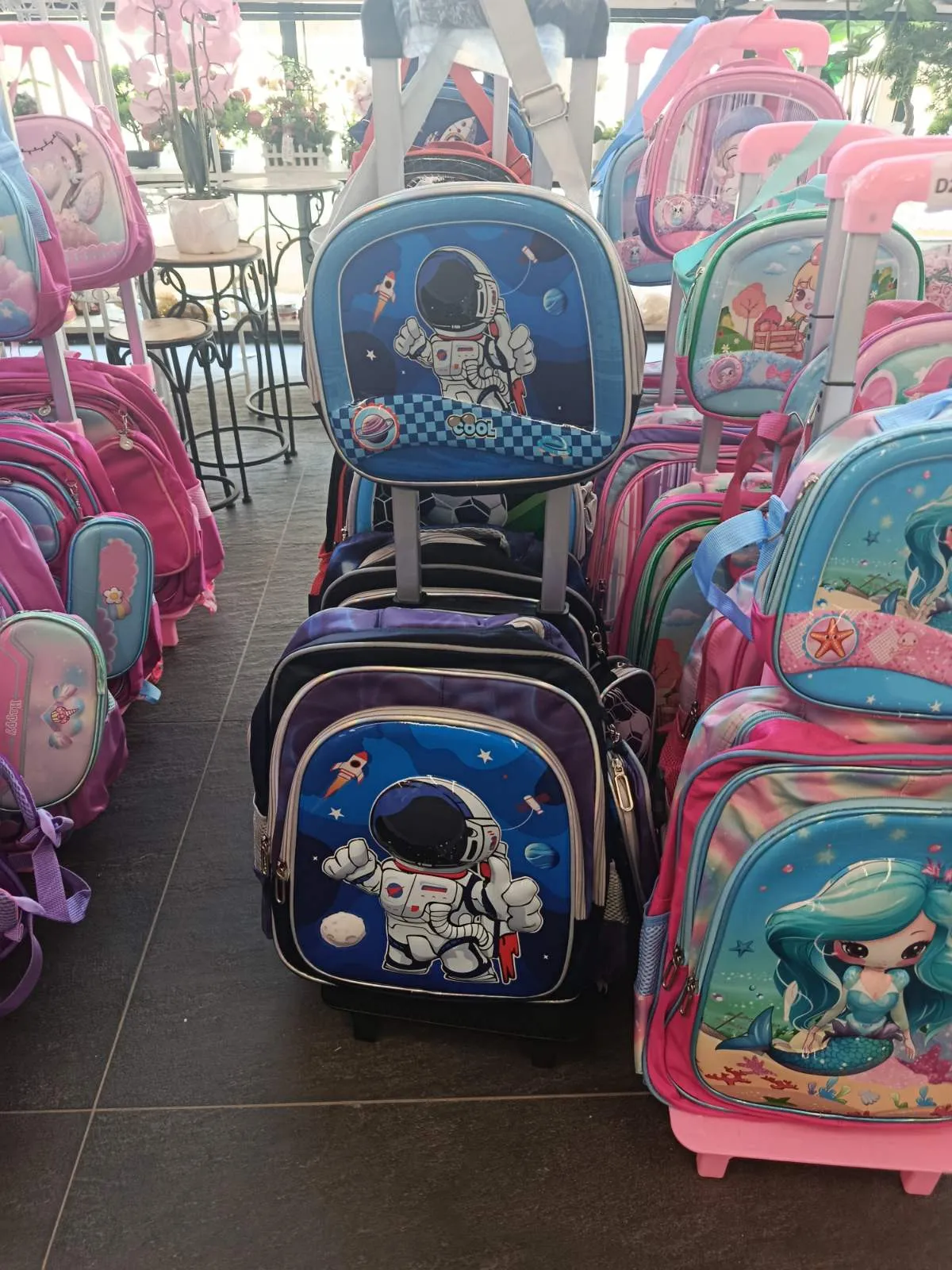 rucsac școlar pe roți cosmonaut