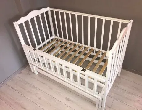 Patuc Kuzya Anghelina-2 Alb pe balansoar Patuc Kuzya Anghelina-2 Alb pe balansoar