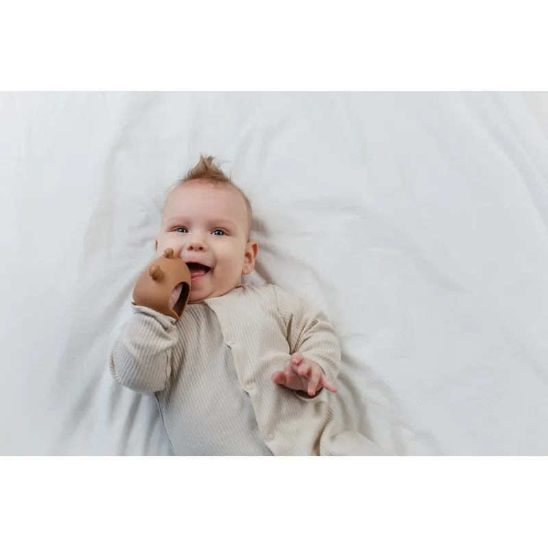 Dentitie din silicon pentru mana Roxy Kids „Bear”, Caramel (RST-003-C) Dentitie din silicon pentru mana Roxy Kids „Bear”, Caramel (RST-003-C)