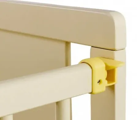 Patut Dubok Ursulet Ivory pe balansoar Patut Dubok Ursulet Ivory pe balansoar