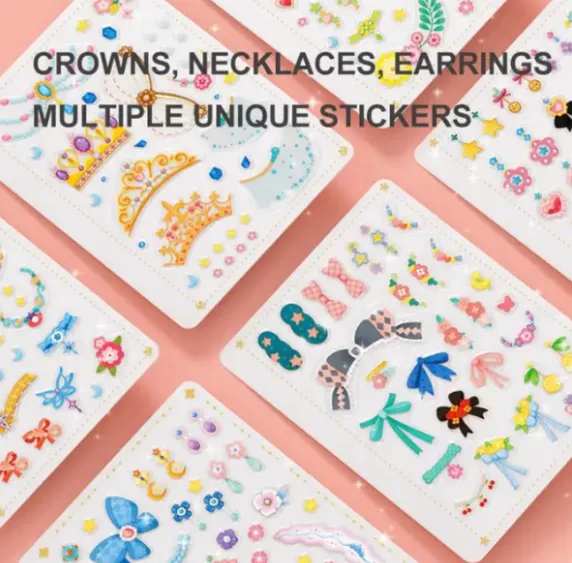 Cartea – set pentru micul make-up artist „Balul prințesei” Cartea – set pentru micul make-up artist „Balul prințesei”