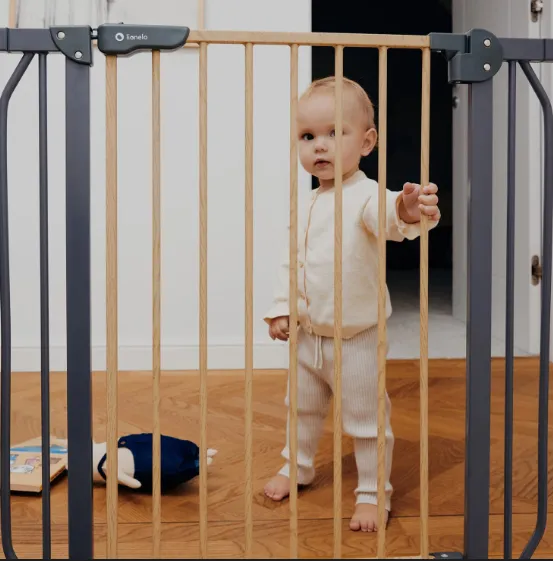 Poarta de siguranta Lionelo Truus Slim White Natural, 75-105 cm Poarta de siguranta Lionelo Truus Slim White Natural, 75-105 cm