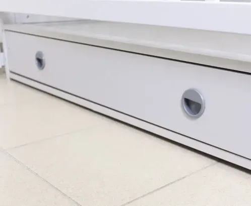 Pătuț Kuzya Sofia Gri pe balansoar cu sertar Pătuț Kuzya Sofia Gri pe balansoar cu sertar