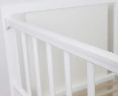 Pătuț Kuzya Urs Alb pe balansoar cu sertar Pătuț Kuzya Urs Alb pe balansoar cu sertar