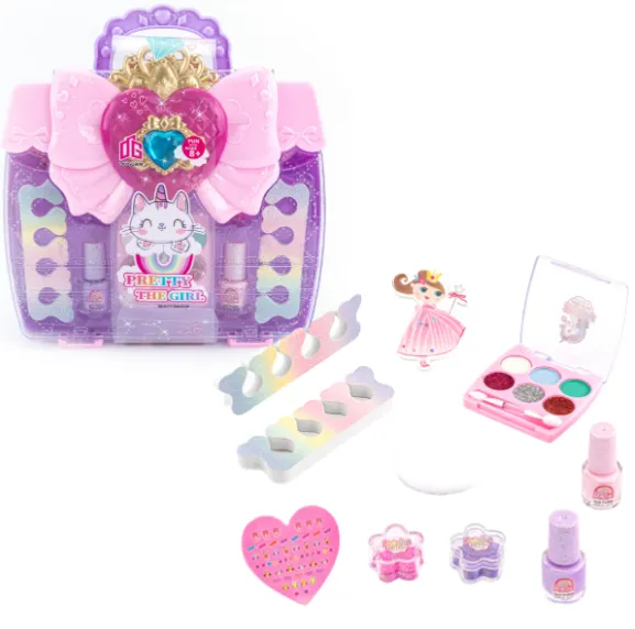 Set pentru machiaj și manichiură, în geantă