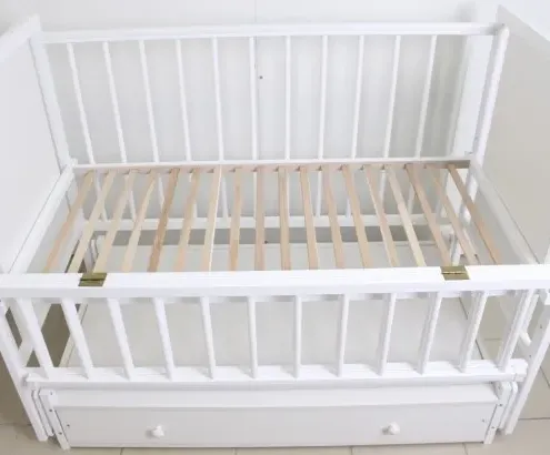 Pătuț Kuzya Urs Alb pe balansoar cu sertar Pătuț Kuzya Urs Alb pe balansoar cu sertar