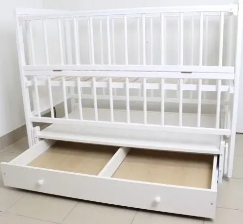 Pătuț Kuzya Urs Alb pe balansoar cu sertar Pătuț Kuzya Urs Alb pe balansoar cu sertar