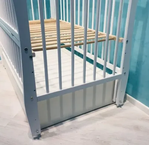 Pătuc Dubok Elit Alb pe balansoar cu sertar Pătuc Dubok Elit Alb pe balansoar cu sertar