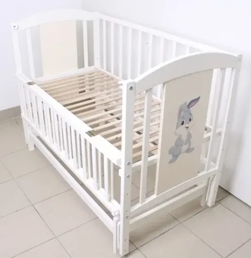 Pătuț Kuzya Iepuraș Alb pe balansoar Pătuț Kuzya Iepuraș Alb pe balansoar