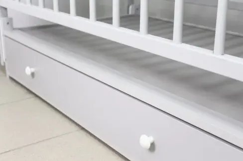 Pătuț Kuzya Urs Gri pe balansoar cu sertar Pătuț Kuzya Urs Gri pe balansoar cu sertar