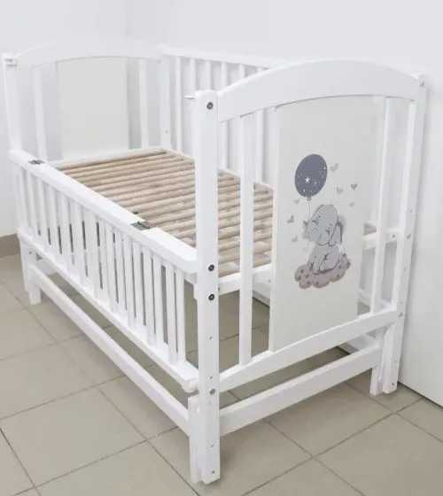 Pătuț Kuzya Elefant Alb pe balansoar Pătuț Kuzya Elefant Alb pe balansoar