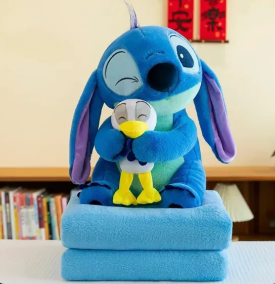 Jucărie din pluș Stitch cu rățușcă 45cm,cu plapumă 1×1.6m (947859)