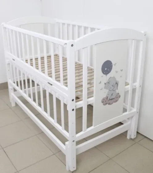 Pătuț Kuzya Elefant Alb pe balansoar Pătuț Kuzya Elefant Alb pe balansoar