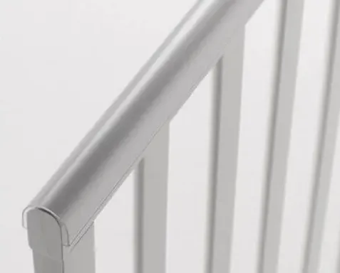 Patuc Kuzya Anghelina-2 Alb pe balansoar Patuc Kuzya Anghelina-2 Alb pe balansoar