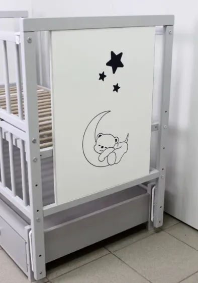 Pătuț Kuzya Urs Gri pe balansoar cu sertar Pătuț Kuzya Urs Gri pe balansoar cu sertar