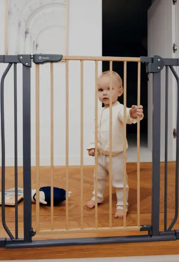 Poartă de siguranță Lionelo Truus Slim Gri Graphite, 75-105 cm Poartă de siguranță Lionelo Truus Slim Gri Graphite, 75-105 cm