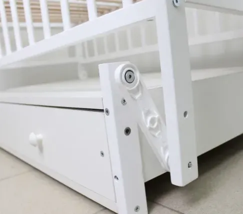 Pătuț Kuzya Urs Alb pe balansoar cu sertar Pătuț Kuzya Urs Alb pe balansoar cu sertar