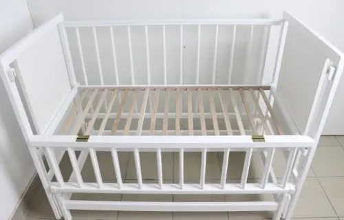 Patut Kuzya Urs Alb pe balansoar Patut Kuzya Urs Alb pe balansoar