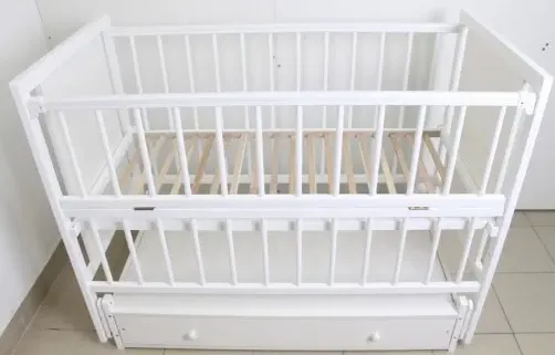 Pătuț Kuzya Urs Alb pe balansoar cu sertar Pătuț Kuzya Urs Alb pe balansoar cu sertar