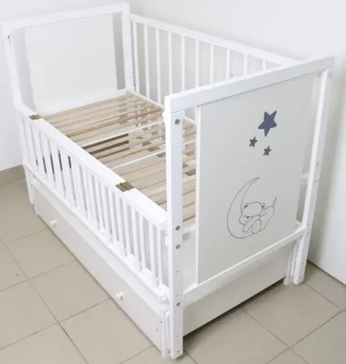 Pătuț Kuzya Urs Alb pe balansoar cu sertar Pătuț Kuzya Urs Alb pe balansoar cu sertar