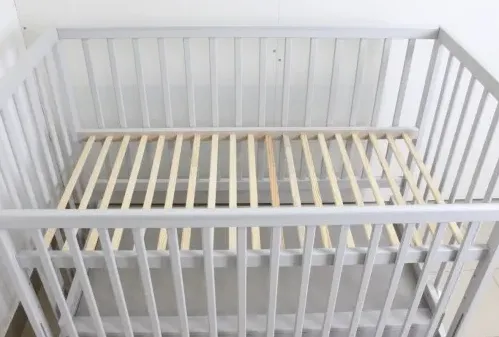 Pătuț Kuzya Sofia Gri pe balansoar cu sertar Pătuț Kuzya Sofia Gri pe balansoar cu sertar