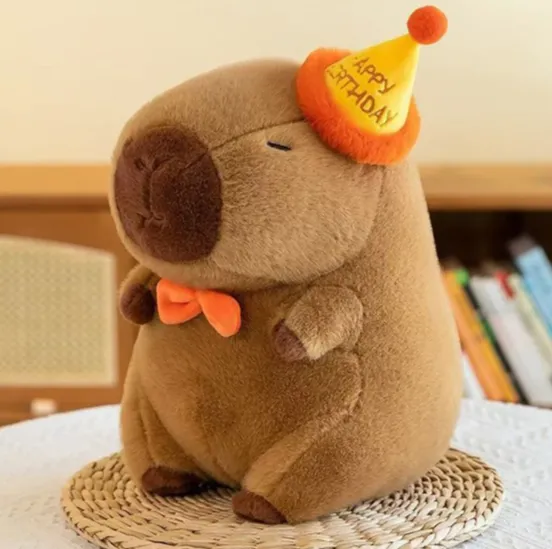 Jucărie din pluș Capibara cu pălărie aniversară, 25 cm (86671)