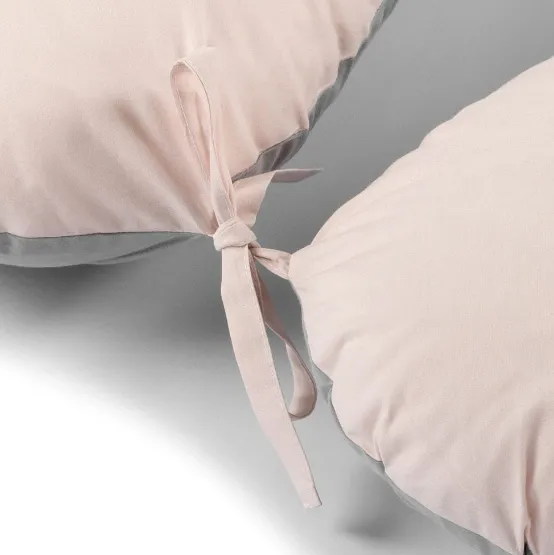 Pernă pentru gravide PM forma-V cu față de pernă Gri-Roz, 135 cm Pernă pentru gravide PM forma-V cu față de pernă Gri-Roz, 135 cm