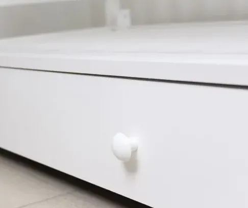 Pătuț Kuzya Elefant Alb pe balansoar cu sertar Pătuț Kuzya Elefant Alb pe balansoar cu sertar