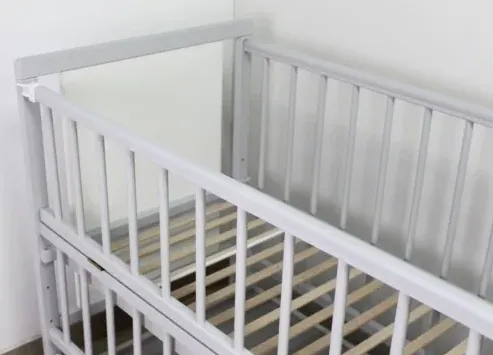 Pătuț Kuzya Urs Gri pe balansoar cu sertar Pătuț Kuzya Urs Gri pe balansoar cu sertar