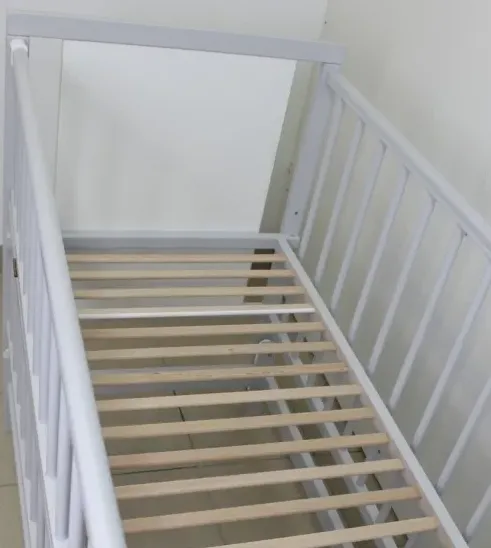 Pătuț Kuzya Urs Gri pe balansoar Pătuț Kuzya Urs Gri pe balansoar