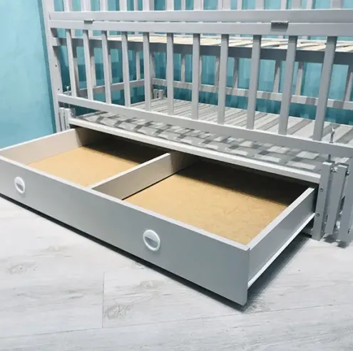 Patut Kuzya Anghelina Gri pe balansoar cu sertar Patut Kuzya Anghelina Gri pe balansoar cu sertar