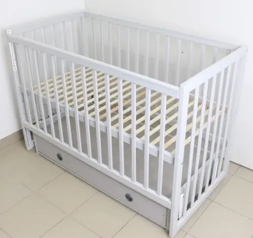 Pătuț Kuzya Sofia Gri pe balansoar cu sertar Pătuț Kuzya Sofia Gri pe balansoar cu sertar