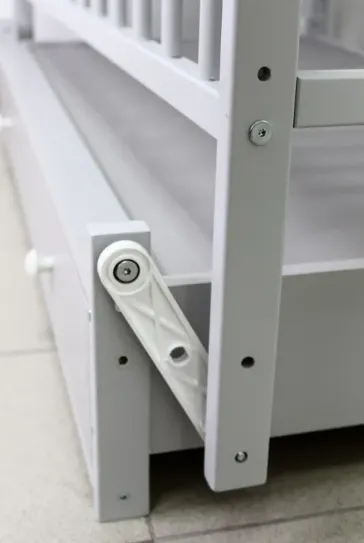 Pătuț Kuzya Urs Gri pe balansoar cu sertar Pătuț Kuzya Urs Gri pe balansoar cu sertar