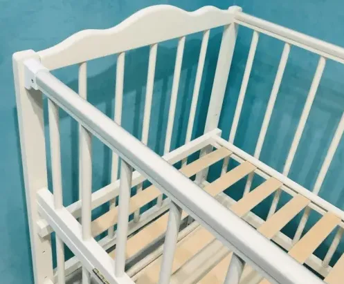 Patut Kuzya Anghelina Ivory pe balansoar cu sertar Patut Kuzya Anghelina Ivory pe balansoar cu sertar