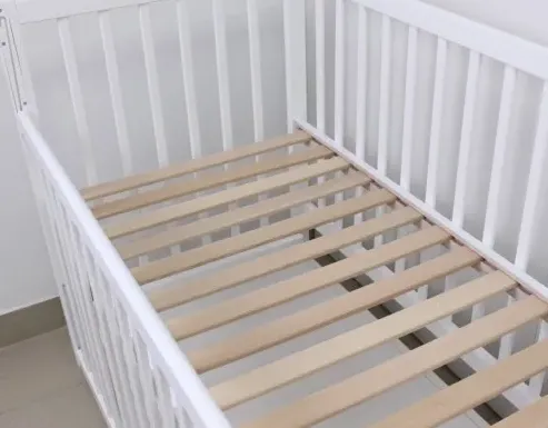 Pătuț Kuzya Sofia Alb cu sertar pe balansoar Pătuț Kuzya Sofia Alb cu sertar pe balansoar