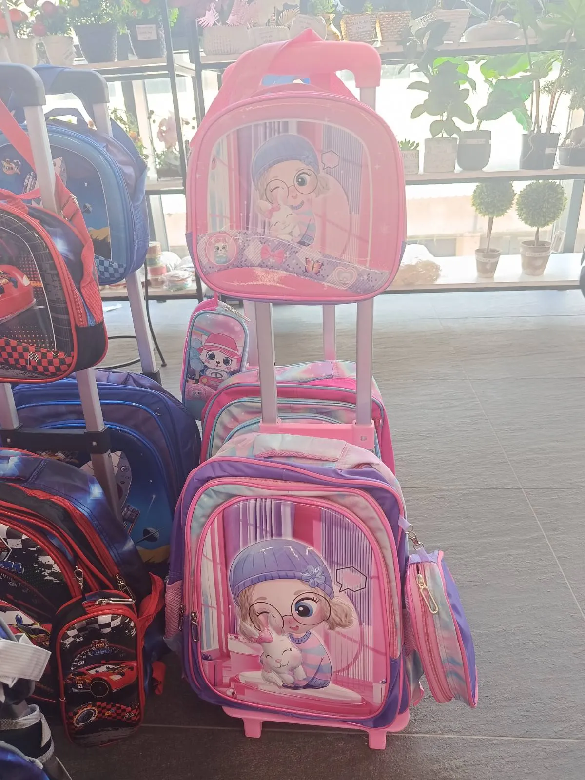 rucsac școlar pe roți papusa cu iepuras