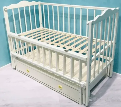 Patut Kuzya Anghelina Ivory pe balansoar cu sertar Patut Kuzya Anghelina Ivory pe balansoar cu sertar