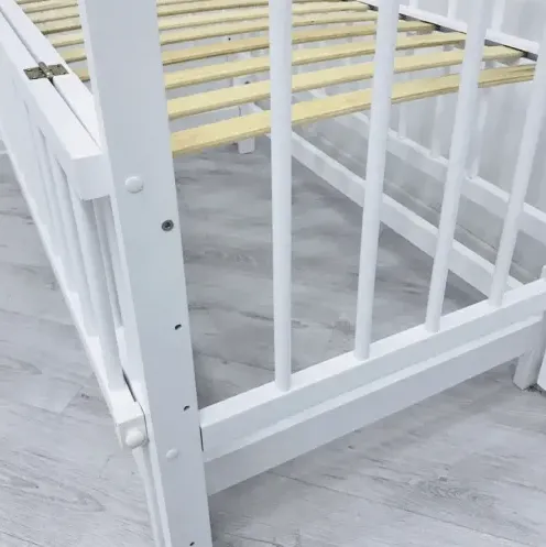 Patuc Kuzya Anghelina-2 Alb pe balansoar Patuc Kuzya Anghelina-2 Alb pe balansoar