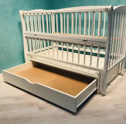 Pătuc Dubok Elit Alb pe balansoar cu sertar Pătuc Dubok Elit Alb pe balansoar cu sertar