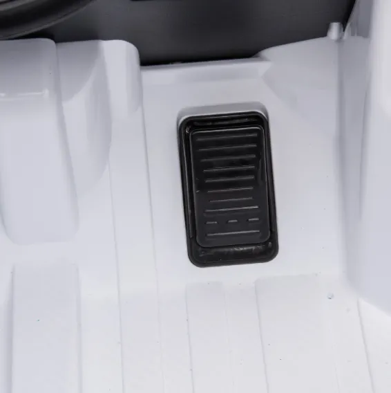 Mașinuță LAND ROVER DISCOVERY, Baterie 12V7AH, 2 motoare de 35W, roți EVA Mașinuță LAND ROVER DISCOVERY, Baterie 12V7AH, 2 motoare de 35W, roți EVA