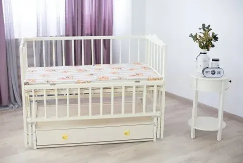 Patut Kuzya Anghelina Ivory pe balansoar cu sertar Patut Kuzya Anghelina Ivory pe balansoar cu sertar