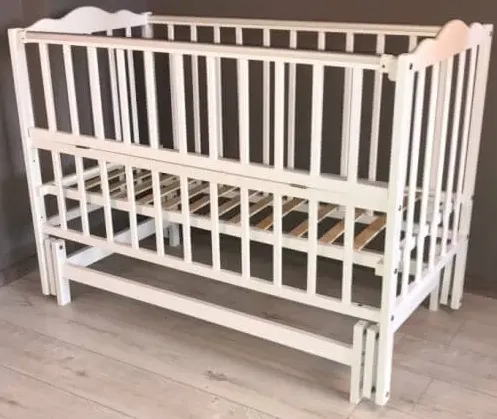 Patuc Kuzya Anghelina-2 Alb pe balansoar Patuc Kuzya Anghelina-2 Alb pe balansoar