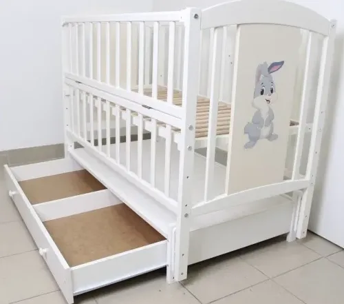 Pătuț Kuzya Iepuraș Alb pe balansoar cu sertar Pătuț Kuzya Iepuraș Alb pe balansoar cu sertar